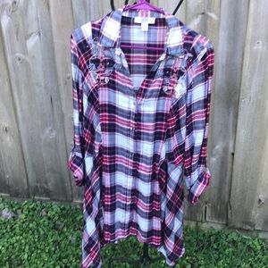 Plaid long sleeved shirt